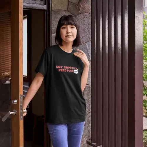 camiseta negra simpatica pero poco camiseta simpatica pero poco