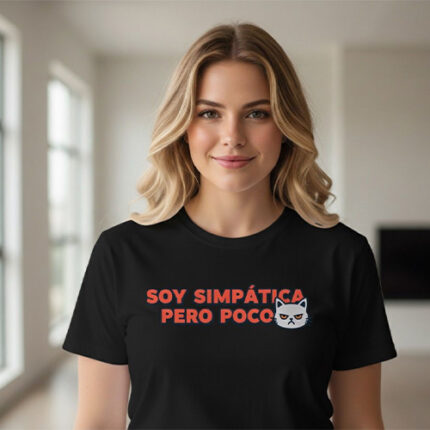 Camiseta Simpática Pero Poco